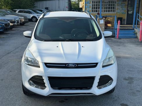 Used 2016 Ford Escape SE w/ Equipment Group 201A FWD image 2