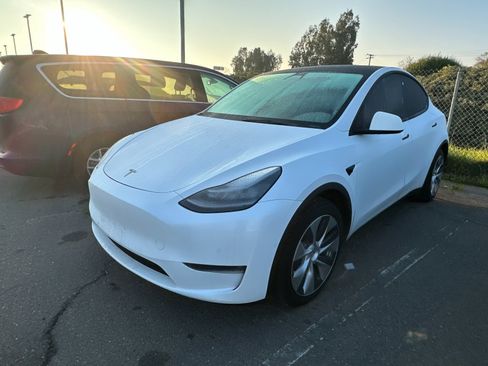 Used 2021 Tesla Model Y 2WD image 2