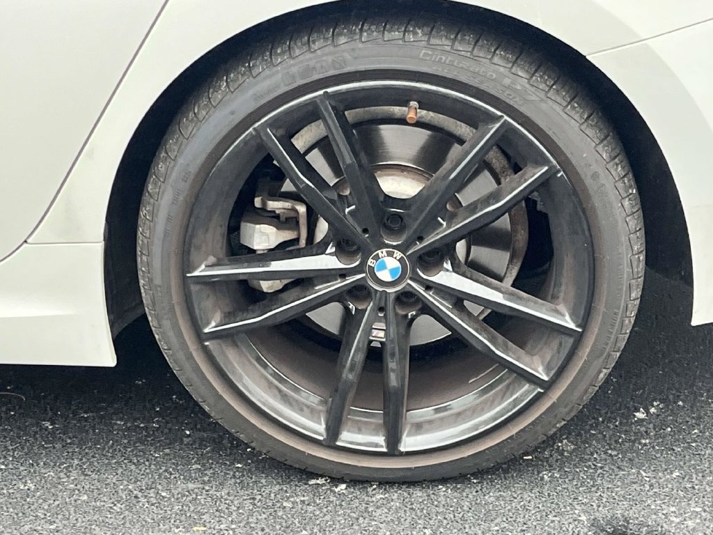 Used 2022 BMW 330i xDrive Sedan w/ M Sport Package AWD/4WD image 11
