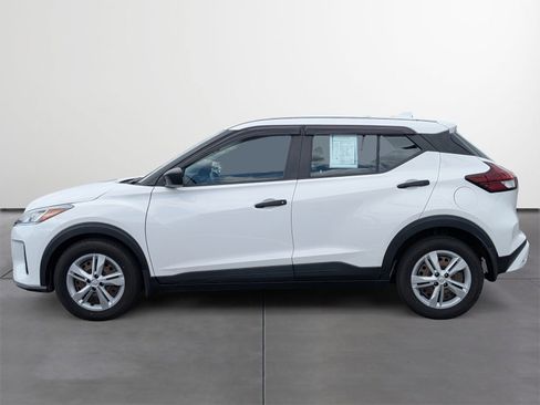 Used 2022 Nissan Kicks S image 3