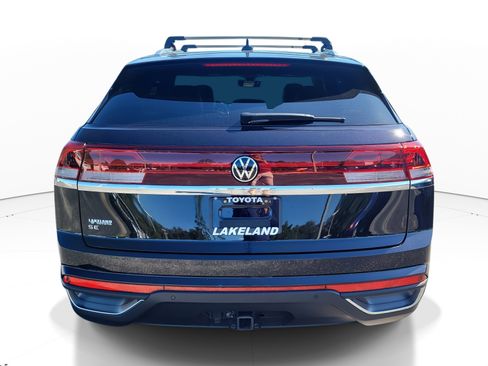 Used 2025 Volkswagen Atlas Cross Sport SE image 6