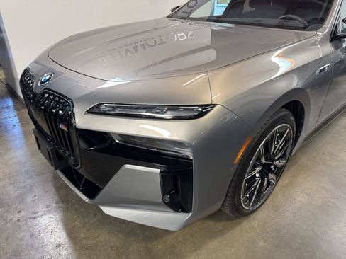 Used 2025 BMW i7 M70 image 5