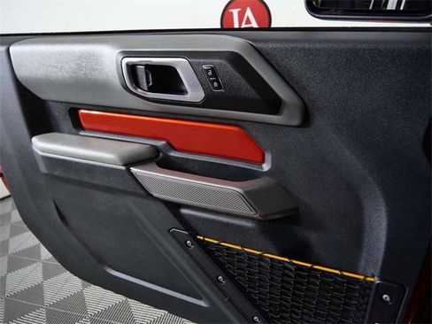 Used 2023 Ford Bronco Badlands image 25