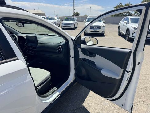 Used 2022 Hyundai Kona SEL AWD/4WD image 16
