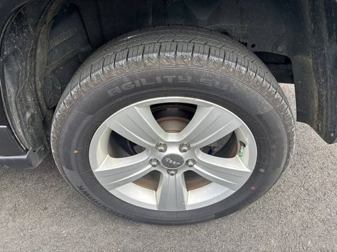 Used 2013 Jeep Patriot Limited AWD/4WD image 5