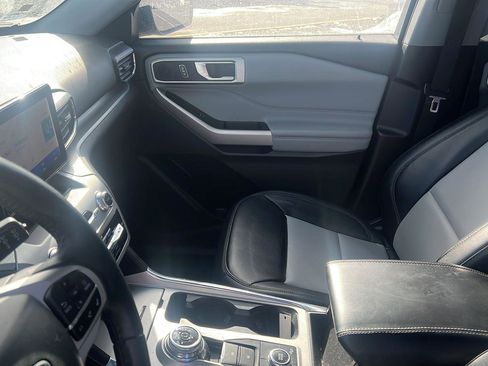 Used 2022 Ford Explorer XLT w/ Equipment Group 202A image 21