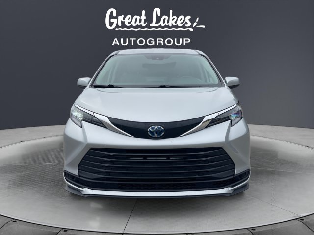 Used 2024 Toyota Sienna LE AWD/4WD image 8