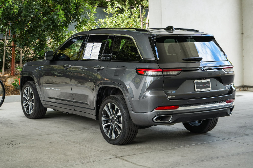 Used 2023 Jeep Grand Cherokee Overland w/ Advanced Protech Group III AWD/4WD image 4