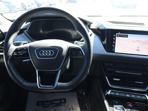 Used 2023 Audi e-tron GT Prestige image 11
