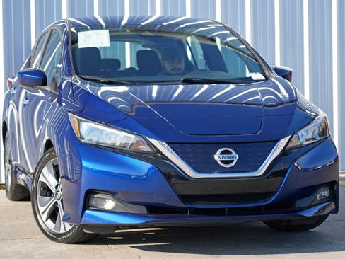 Used 2021 Nissan Leaf SV image 2