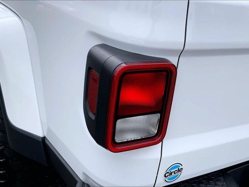 Used 2023 Jeep Gladiator Sport AWD/4WD image 25