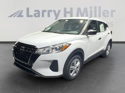 New 2025 Nissan Kicks Play S