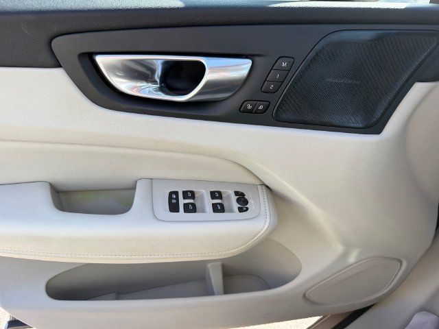 Certified 2024 Volvo XC60 B5 Plus AWD/4WD image 32
