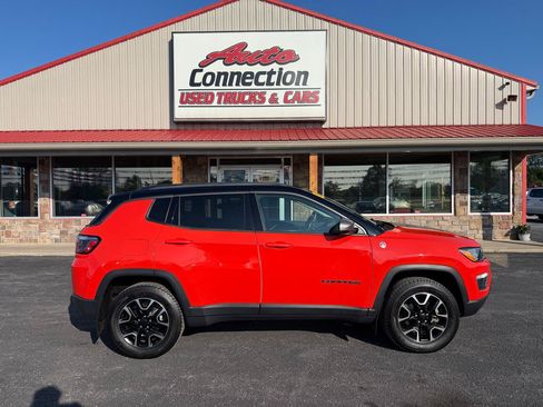 Used 2020 Jeep Compass Trailhawk w/ Leather Interior Group AWD/4WD image 3