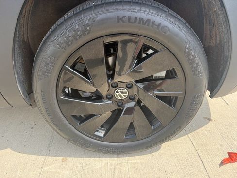 Used 2024 Volkswagen Atlas Cross Sport SEL AWD/4WD image 37