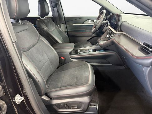 Used 2025 Ford Explorer ST image 9