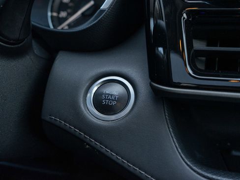 Used 2021 Toyota Highlander XLE image 22