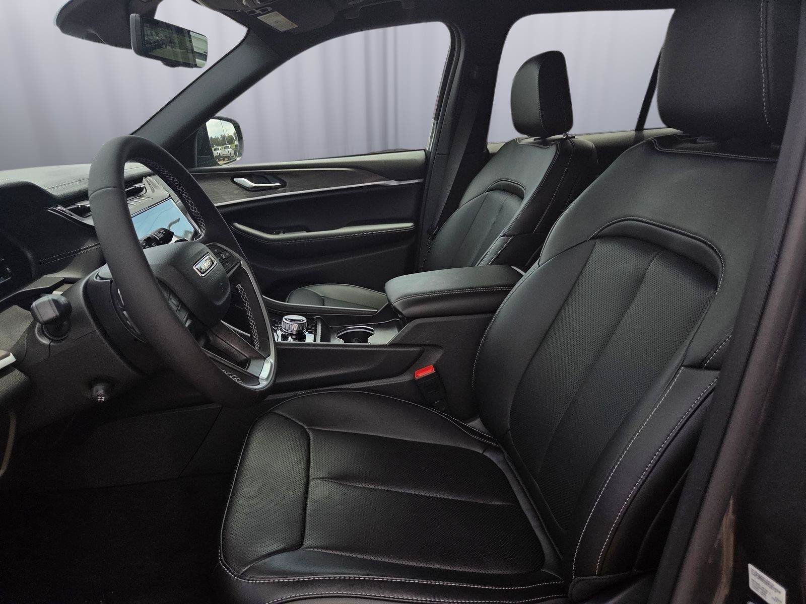 New 2026 Jeep Grand Cherokee Limited w/ Luxury Tech Group II AWD/4WD image 13