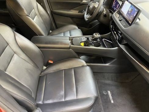 Used 2025 Nissan Rogue SL FWD image 25