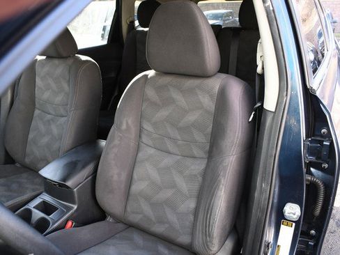 Used 2016 Nissan Rogue SV image 17