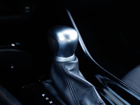 Used 2020 Toyota C-HR XLE image 38