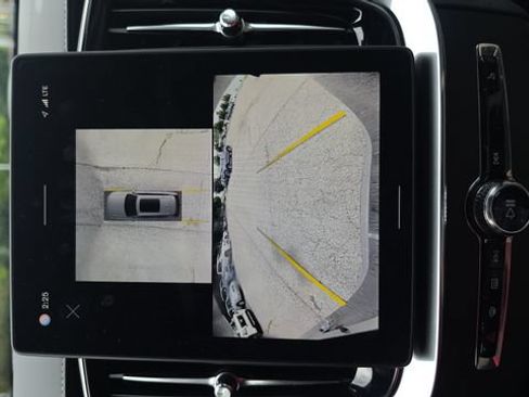 Used 2025 Volvo XC90 B6 Plus AWD/4WD image 21
