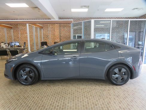 Used 2025 Toyota Prius LE image 64