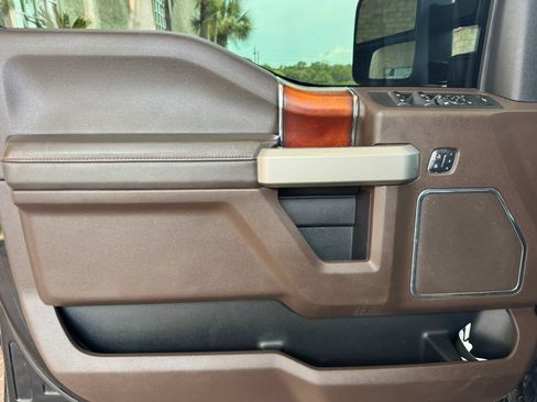 Used 2017 Ford F250 King Ranch w/ King Ranch Ultimate Package AWD/4WD image 22