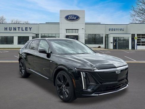 Used 2024 Cadillac Lyriq Sport AWD/4WD image 3
