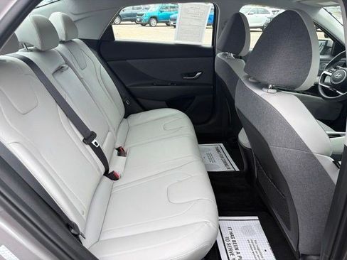 Used 2023 Hyundai Elantra Limited FWD image 18