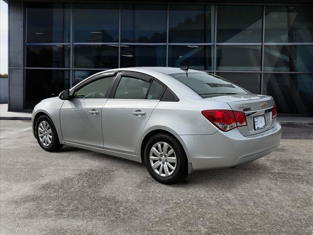 Used 2011 Chevrolet Cruze LT FWD image 3