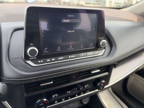 Used 2023 Nissan Rogue SV image 16