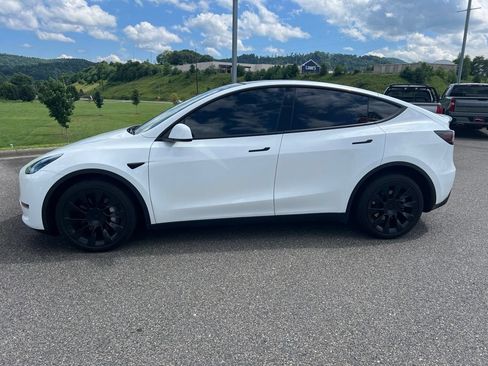 Used 2023 Tesla Model Y Long Range AWD/4WD image 2