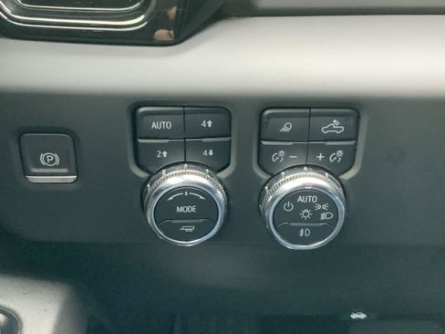 Used 2023 GMC Sierra 1500 AT4 w/ AT4 Premium Package AWD/4WD image 35