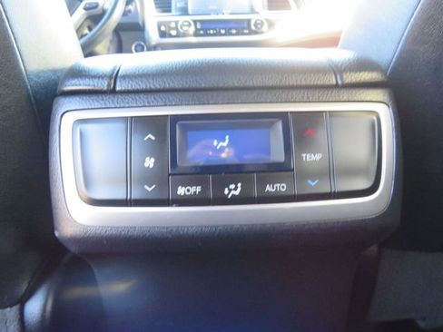 Used 2019 Toyota Highlander XLE image 21