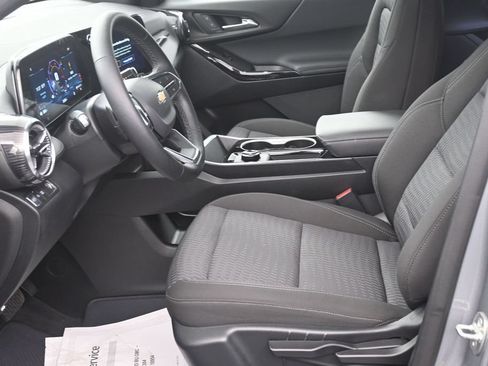 Used 2026 Chevrolet Equinox LT w/ Safety and Technology Package FWD image 10
