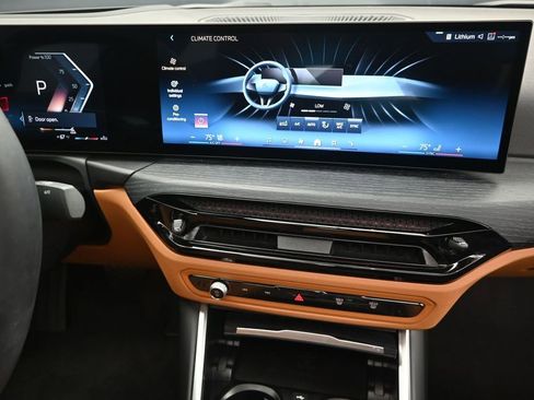 Certified 2025 BMW 330i Sedan RWD image 28