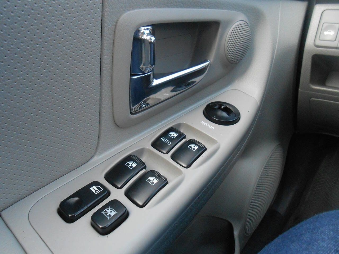 Used 2009 Kia Spectra EX FWD image 12