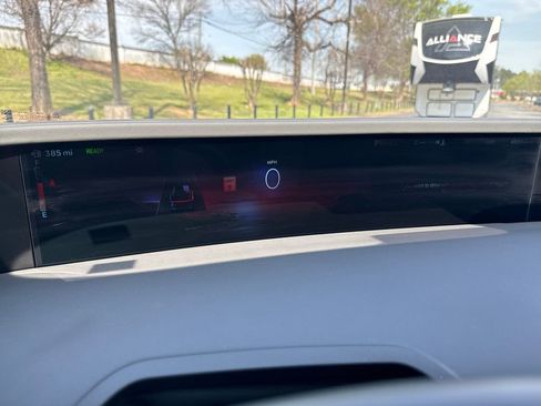 Used 2025 Lincoln Nautilus Reserve image 13