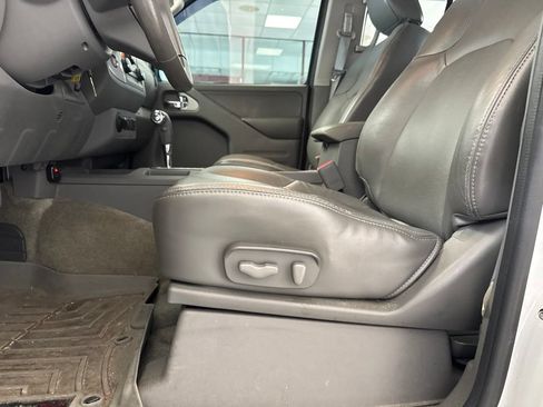 Used 2017 Nissan Frontier SL AWD/4WD image 6