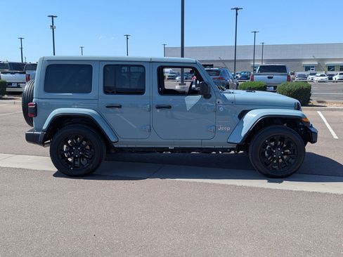Used 2024 Jeep Wrangler Sahara image 6