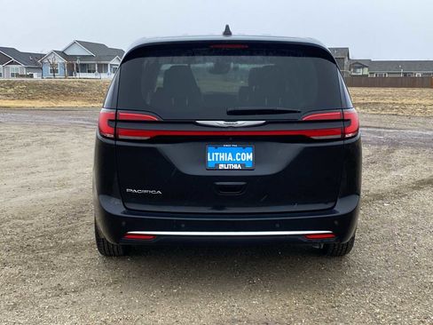 Certified 2023 Chrysler Pacifica Touring-L FWD image 13