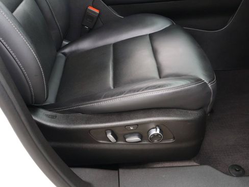 Certified 2022 Cadillac XT4 Premium Luxury w/ Enhanced Visibility Package FWD image 22