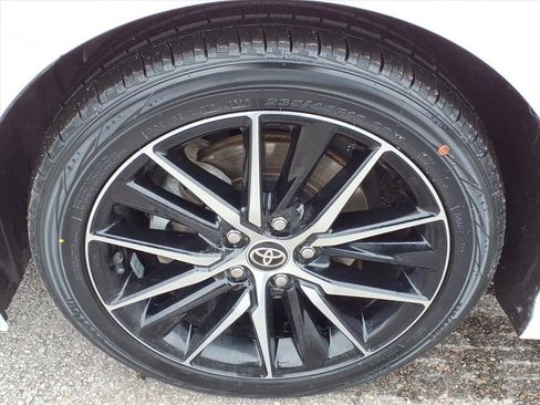 Certified 2022 Toyota Camry SE image 11