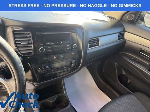 Used 2014 Mitsubishi Outlander ES image 17