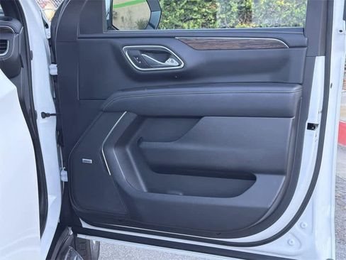 Used 2023 Chevrolet Suburban Premier image 41