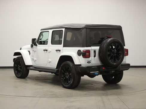 Used 2022 Jeep Wrangler Unlimited Sahara w/ Cold Weather Group image 6