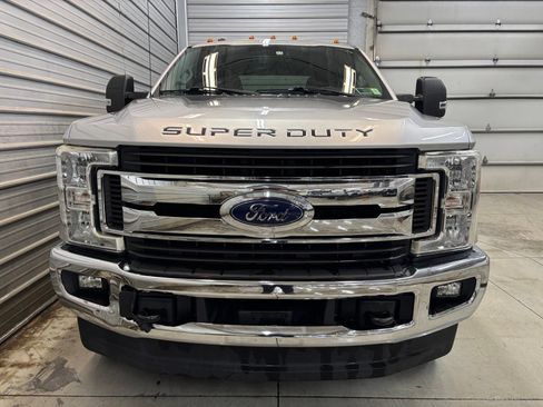 Used 2017 Ford F250 XLT w/ XLT Value Package AWD/4WD image 2