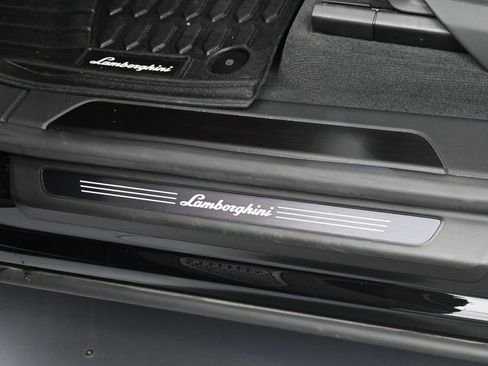 Used 2024 Lamborghini Urus S AWD/4WD image 16