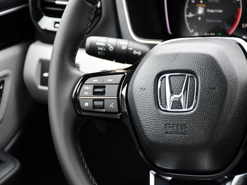 New 2025 Honda Pilot Touring image 26